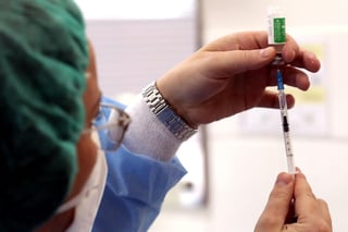 Han suspendido la la vacunación con un lote de la farmacéutica AstraZeneca por precaución, tras los informes sobre los problemas de coagulación diagnosticados en varias naciones. (ARCHIVO)