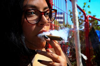 El Centro de Integración Juvenil (CIJ) de Torreón se pronunció en contra de la legalización del uso lúdico de la marihuana que recién avaló la Cámara de Diputados y que tendrá que pasar por el Senado antes de entrar en vigor. (ARCHIVO)