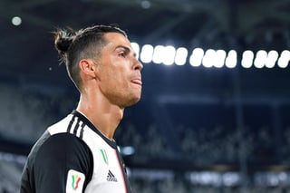 El quedar fuera de la Champions League en los Octavos de Final ha generado tanto para la Juventus como para Cristiano Ronaldo una serie de rumores sobre una posible salida del portugués del equipo italiano. (ARCHIVO)