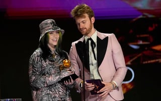 Billie Eilish ganó hoy el premio a la grabación del año con 'Everything I Wanted' en la 63 edición de los Grammy, que se ha celebrado con una gala muy singular y adaptada a las restricciones del coronavirus. (AP)
