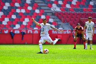 Luis Chávez anotó de penal el 2-0 en tiempo de compensación.