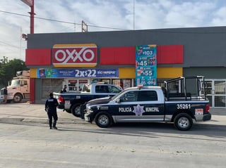 Los hechos ocurrieron minutos después de las 8:00 horas en el cruce de la avenida Juárez y el par vial de la calle 21.
(EL SIGLO DE TORREÓN)