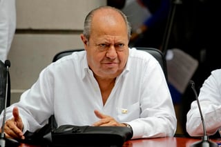 Según el presidente, la renuncia de Romero Deschamps se 'hace por voluntad propia y también por un exhorto que le hicimos'. (ARCHIVO)