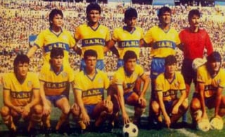 Aarón Gamal, quien jugará en Neza, Angeles de Puebla, los Camoteros del Puebla y Tigres, falleció a los 62 años de edad debido a problemas cardíacos, en la ciudad de Monterrey, Nuevo León, donde radicaba desde hace varios años. (ESPECIAL)
