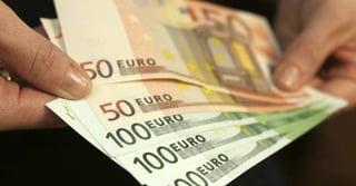 El Banco Central Europeo (BCE) fijó el cambio de referencia del euro en 1,1926 dólares. (EFE) 
