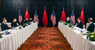 El Gobierno del presidente de Estados Unidos, Joe Biden, inició este jueves en Anchorage (Alaska) su primer contacto oficial con China, con un agrio intercambio de dimes y diretes entre los representantes de ambas potencias mundiales. (AP)
