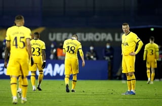 El Tottenham de José Mourinho fue incapaz de salvaguardar la ventaja obtenida en el partido de Ida y quedó eliminado del torneo. (AP)