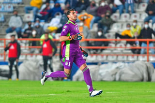 Nahuel Guzmán corrió en dirección a su portería, luego de dejarla desguarnecida para que Roberto de la Rosa clavara el gol. (JAM MEDIA)