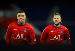 Neymar y Mbappé, por este orden, son los futbolistas mejor pagados en Francia, en la lista publicada este viernes por L'Équipe, en la que los jugadores del París Saint Germain (PSG) copan las once primeras plazas. (ARCHIVO)
