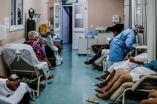 La máxima autoridad sanitaria de Brasil, epicentro global de la pandemia, informó este sábado que tomó una serie de medidas para evitar el desabastecimiento de oxígeno y medicamentos para los pacientes más graves con COVID-19. (ARCHIVO)
