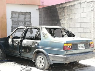 La mañana de este sábado se registró el incendio de un vehículo en la colonia Campo Nuevo Zaragoza de la ciudad de Torreón, se presume que fue provocado. (EL SIGLO DE TORREÓN)