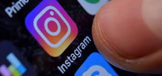 La red social de fotografías Instagram (propiedad de Facebook) está estudiando crear una versión adaptada para niños menores de 13 años, según publicó la prensa estadounidense y confirmó el jefe de la plataforma, Adam Mosseri. (ESPECIAL) 
