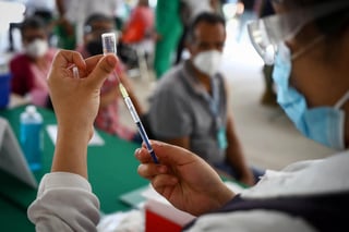  Antes de que termine el año, el país podría contar con su propia vacuna contra la COVID-19 desarrollada por científicos mexicanos, adelantó el secretario de Salud, Jorge Alcocer Varela. (ARCHIVO)
