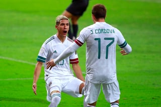 Uriel Antuna (i) y Sebastián Córdova marcaron gol, en la victoria de la Selección Mexicana Sub-23 3-0 sobre Costa Rica. (JAM MEDIA)