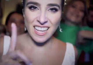En Tik Tokm una novia se volvió viral en el día de su boda luego de crear un video musical con sus amigas al ritmo de 'Perdóname' de Deorro. (Especial) 