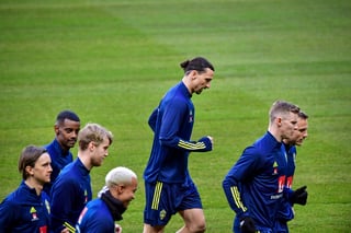 Zlatan Ibrahimovic regresó a la selección sueca, y ambiciona jugar el Mundial de Catar, al que llegaría con 41 años de edad. (AP)