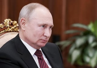 El presidente ruso, Vladímir Putin, se 'siente bien' unas 24 horas después de vacunarse contra la COVID-19, según informó hoy su portavoz, Dmitri Peskov. (EFE) 
