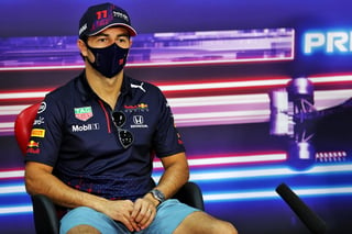 El piloto mexicano de Fórmula Uno Sergio 'Checo' Pérez, que debuta esta temporada con la escudería Red Bull, declaró que su objetivo es 'ganar' a su compañero, el neerlandés Max Verstappen, y viceversa, de manera que eso 'sea para el beneficio del equipo'. (EFE)
