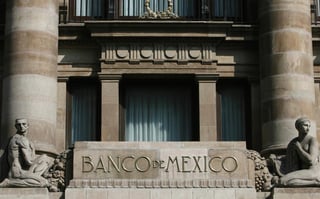 'En enero y febrero se desaceleró la actividad económica nacional y, si bien se prevé un mayor impulso de la demanda externa, se anticipan amplias condiciones de holgura a lo largo del horizonte de pronóstico', señaló el Banco de México en su anuncio.
(ARCHIVO)