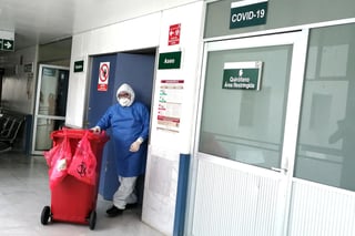 El gobierno estatal informó que en Zacatecas se ha detectado la nueva cepa de COVID-19 proveniente del Reino Unido, cuya variante es conocida como B117 y se considera como una versión mutada del virus que se contagia con mayor facilidad y puede provocar daños más severos. (ARCHIVO)