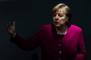 La canciller alemana, Angela Merkel, ratificó el propósito de su gobierno de 'restringir' los viajes vacacionales al extranjero por la pandemia, aunque admitió que existen 'notables problemas legales' para tratar de implantar su prohibición. (AP) 
