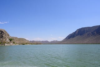 La Laguna tiene una oferta de agua disponible en promedio anual entre 1,800 y 2,000 Mm3, de los cuales alrededor de 900 Mm3 provienen de aguas superficiales, de las presas Lázaro Cárdenas y Francisco Zarco.