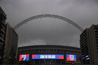 El mítico estadio de Wembley acogerá el partido por el título del torneo más prestigiado y 'romántico' del futbol británico. (EFE)