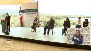 El gobernador de Coahuila, Miguel Ángel Riquelme, acompañó al presidente mexicano López Obrador durante su visita al municipio de Cuatro Ciénegas, donde destacó su espacio para la conservación de la biodiversidad en la región. (ESPECIAL)