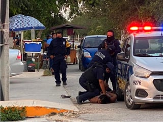 Una mujer murió cuando era sometida en el piso por cuatro elementos de la Dirección municipal de Seguridad Pública de Tulum, lo cual ameritó la intervención de la Comisión Estatal de los Derechos Humanos de Quintana Roo (CEDHQROO), por probable uso excesivo de la fuerza. (ESPECIAL)