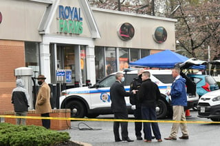 Dos personas murieron y una tercera resultó herida durante un tiroteo el domingo en una minitienda de 24 horas y gasolinera de Maryland, informó la policía. (AP)
