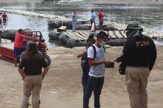 Solo unos cuantos elementos de la Guardia Nacional y de Migración se quedaron en el río.