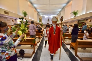 La procesión de las palmas se llevó a cabo al interior del templo y no en las calles como se realizaba en otras ocasiones. (ÉRICK SOTOMAYOR)
