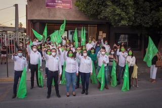 Leal Romo manifestó que su registro de la candidatura a la alcaldía de Torreón se debe a su compromiso por buscar el bienestar integral de la ciudad y sus habitantes. (FACEBOOK)