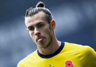 El delantero galés Gareth Bale, cedido al Tottenham por el Real Madrid, aseguró este lunes que no ha faltado al respeto a la afición de los 'Spurs' por declarar que quería jugar esta temporada en el equipo londinense para recuperar la forma de cara a la Eurocopa y regresar después al club blanco. (ARCHIVO)
