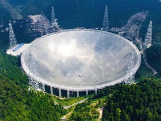 China comenzó a aceptar solicitudes de científicos extranjeros para utilizar el radiotelescopio más grande del mundo, situado en la provincia suroriental de Guizhou. (ESPECIAL) 
