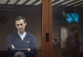 El líder opositor ruso, Alexéi Navalni, que se declaró el miércoles en huelga de hambre, ha perdido ocho kilos desde que ingresara en prisión, según informaron hoy sus aliados en Twitter. (ARCHIVO) 
