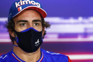 El piloto español Fernando Alonso, campeón de la Fórmula Uno en 2005 y 2006 con Renault y subcampeón en 2010, 2012 y 2013, dijo que el 2021 será un año de 'transición' para él porque 'Mercedes y Red Bull son los candidatos a ganar las carreras' y los que pelearán por el campeonato. (ARCHIVO)