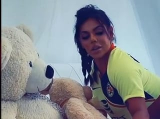 La guapa modelo brasileña, Suzy Cortez sorprendió a sus más de 98 mil seguidores en TikTok con un par de sensuales videos luciendo la camiseta del Club América y ropa interior amarilla. (Especial) 