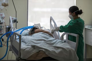Ecuador sumó 1,650 nuevos casos de COVID-19 en las últimas 24 horas y acumula este viernes 332,038 desde que se tienen registros de la pandemia, mientras que las muertes por la enfermedad se contabilizan en 16,910, 33 más respecto a la víspera, informó el Ministerio de Salud. (ARCHIVO) 