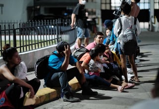 'The Washington Post' indica que los 171 mil migrantes detenidos a lo largo de la frontera entre Estados Unidos y México el mes pasado subrayan el desafío que enfrenta la administración de Joe Biden.
(ARCHIVO)