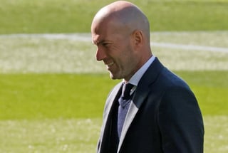Zinedine Zidane cumplió ante el Eibar 250 partidos como técnico del Real Madrid, en sus dos etapas en el banquillo blanco, pensando únicamente en el presente y dejando nuevamente su futuro en el aire. (Especial) 