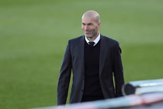 El francés Zinedine Zidane, técnico del Real Madrid, celebró el buen momento en el que su equipo llega a un momento decisivo de la temporada, antes de medirse en una semana a Liverpool en Liga de Campeones y Barcelona en Liga, y afirmó que han 'sufrido mucho' y ahora tienen 'que disfrutar'. (Especial) 