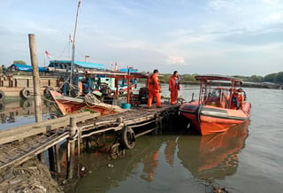 Diecisiete personas estaban desaparecidas tras una colisión entre un pesquero y un carguero cerca de la isla indonesia de Java, según dijeron las autoridades el domingo. (Especial) 