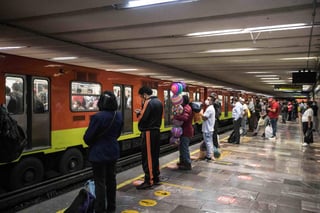 El Gobierno de la Ciudad de México y la Comisión Federal de Electricidad (CFE), firmaron un convenio de coordinación para el retorno a la confiabilidad de la red y modernización de las instalaciones eléctricas del Sistema de Transporte Colectivo (STC) Metro. (Especial) 