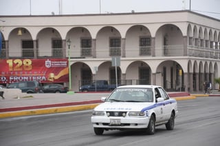 El Frente Común de Sindicatos de Taxistas, anunció que no quemará automóviles de prestadores de servicio ilegal de transporte: los detendrán, llevarán al corralón y entregarán al conductor a las autoridades municipales de Ciudad Frontera. (EL SIGLO DE TORREÓN)
