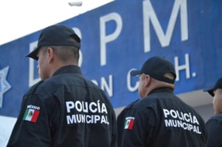 Sujetos armados asaltaron una joyería ubicada en el sector Centro de la ciudad de Torreón, se llevaron mercancía que estaba a la venta y relojes en reparación. (ESPECIAL) 