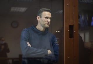 El nuevo empeoramiento de la salud del líder opositor ruso, Alexéi Navalni, ingresado en la enfermería de la cárcel en la que cumple dos años y medio de condena, llevó a sus partidarios a protestar frente a la prisión para que el político reciba asistencia médica cualificada. (ARCHIVO) 
