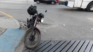 Una pareja en motocicleta fue impactada en colonia Las Torres. (EL SIGLO DE TORREÓN)