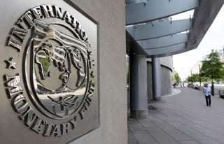 El Fondo Monetario Internacional (FMI) recomendó a México y los países con poco margen de maniobra mejorar su capacidad tributaria, además de combatir la evasión. (ARCHIVO)