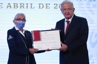 El titular del Ejecutivo federal señaló que los galardonados son un ejemplo para la sociedad mexicana. (EL UNIVERSAL)